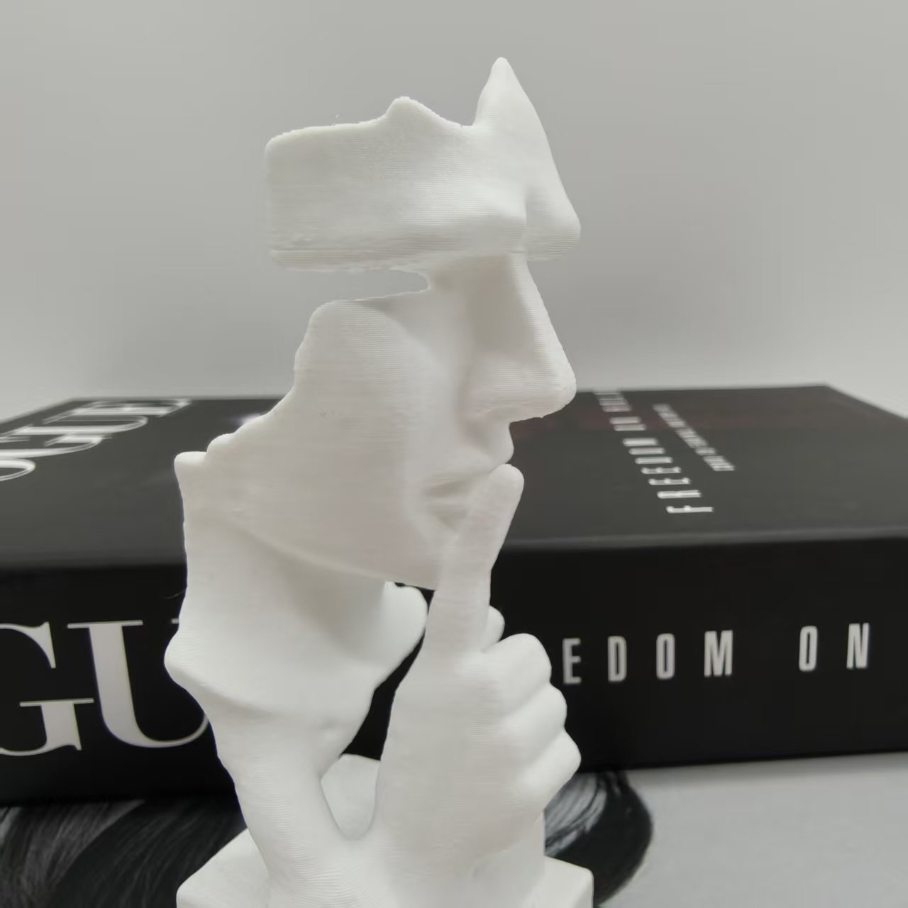 Thinker Statue, Silence Is Gol - Desk Setup Design ulasan dan harga